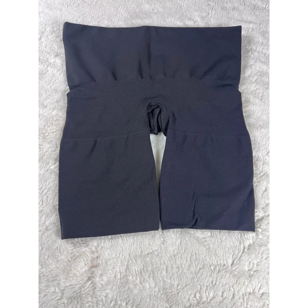 SKIMS Womens Sculpting Shorts Size Medium Black High Waist Compression Shapewear